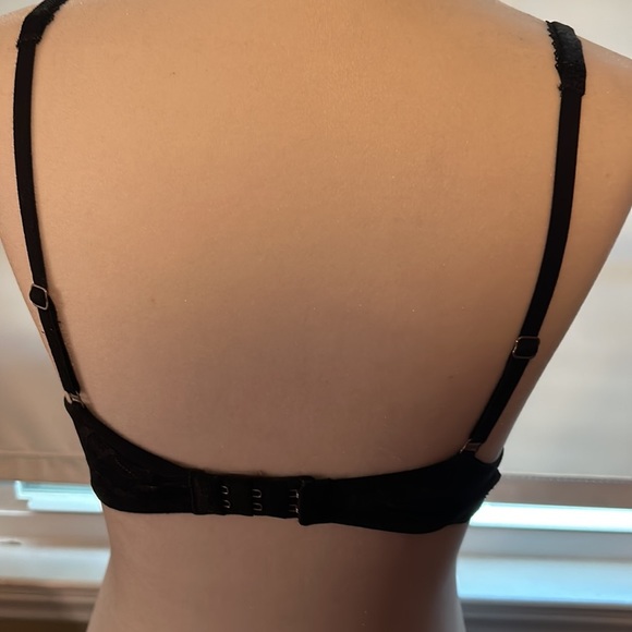 Victoria’s Secret body by Victoria, push up bra. Size 34B. Gently worn! - Picture 3 of 4